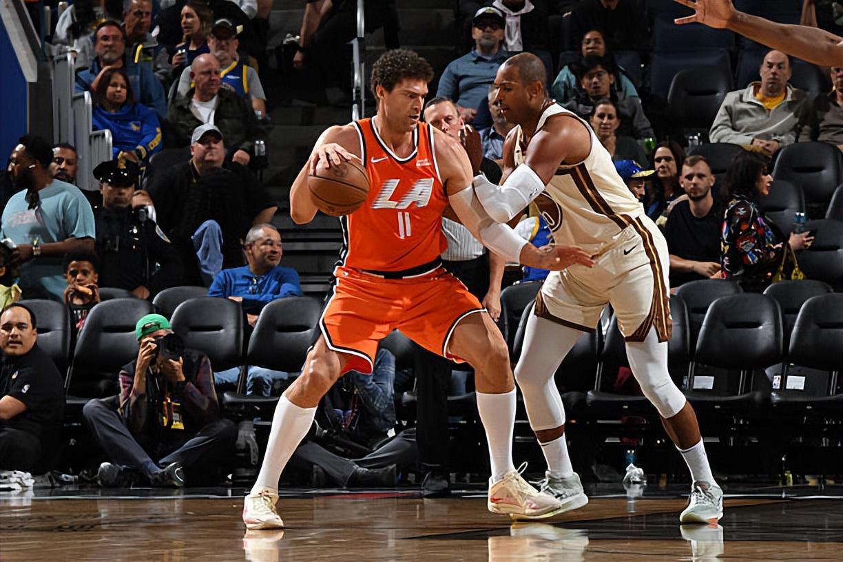 开云体育网址-明显无法胜任先发的位置，快船对于内线老将的要求实在是太高了？